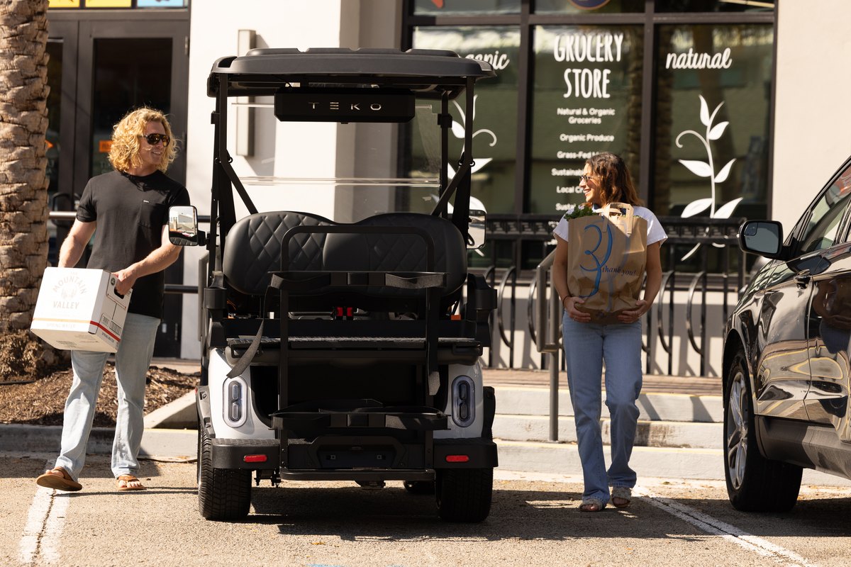 Almacenaje trasero del Turbo Lite con bolsas de golf Turbo Lite rear storage with golf bags